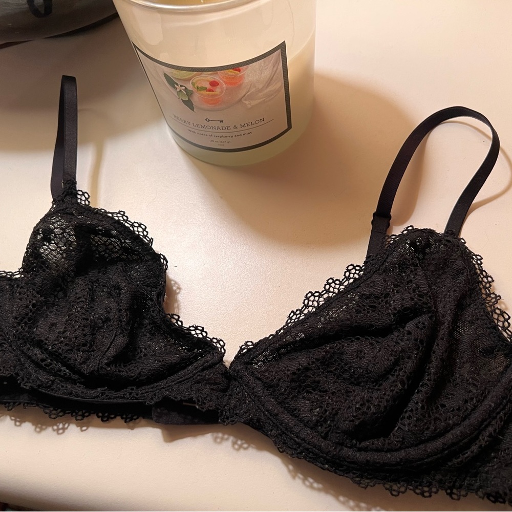 Victoria’s Secret black bra size M